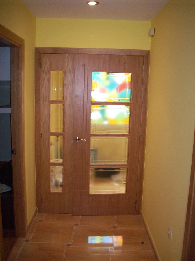 Puerta doble en vivienda unifamiliar