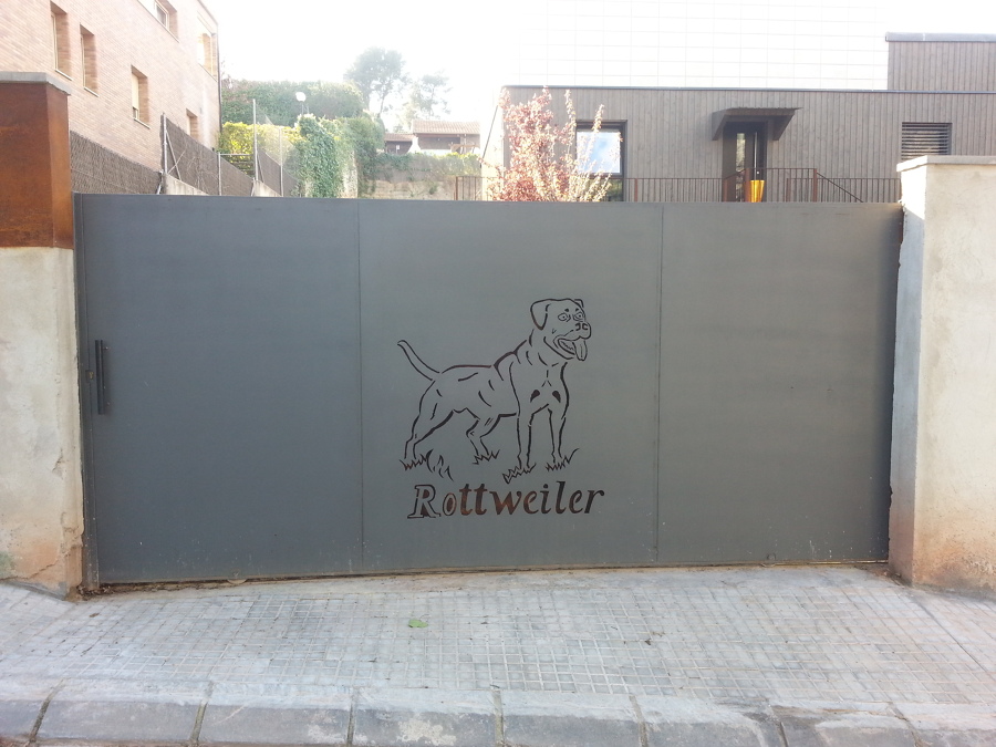 puerta en chapa personalizada