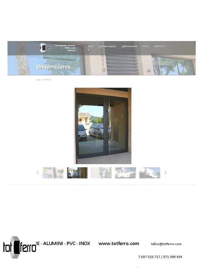 Puerta entrada edificio viviendas