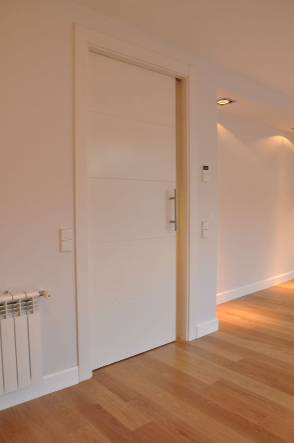 Puerta lacada corredera