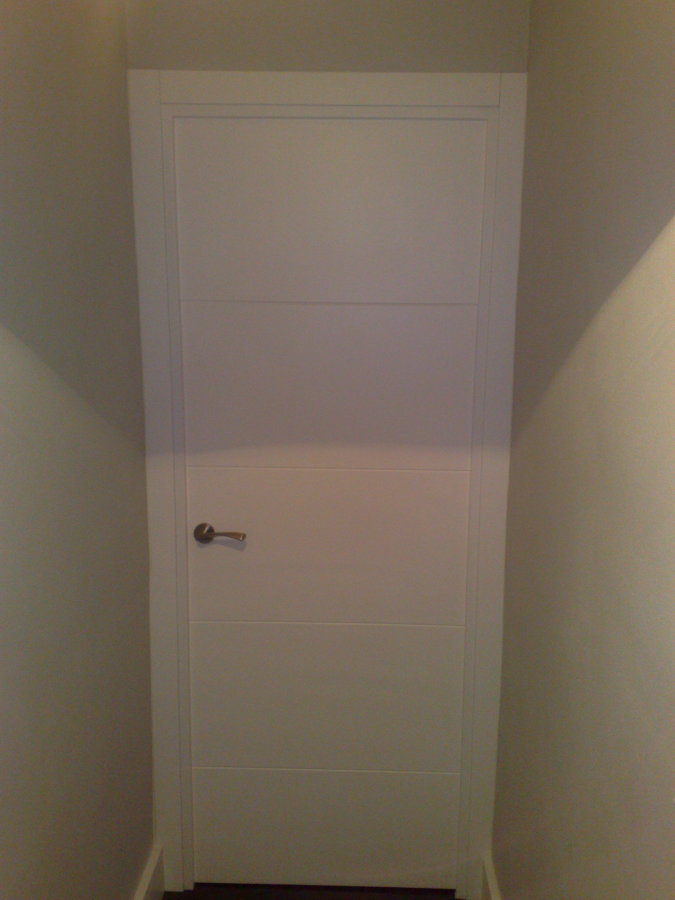 Puerta lacada en blanco
