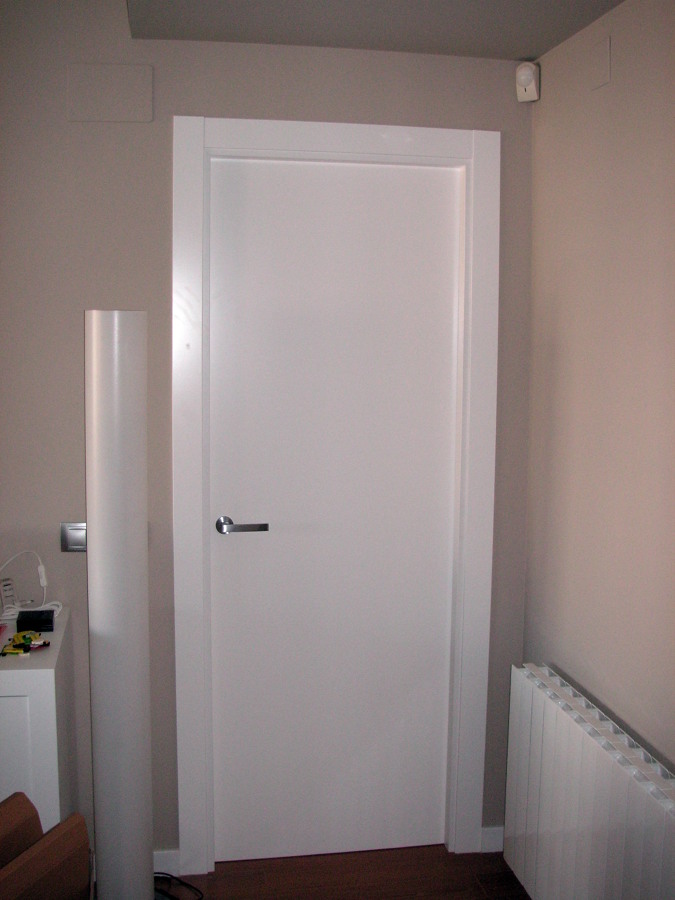 Puerta lacada en blanco