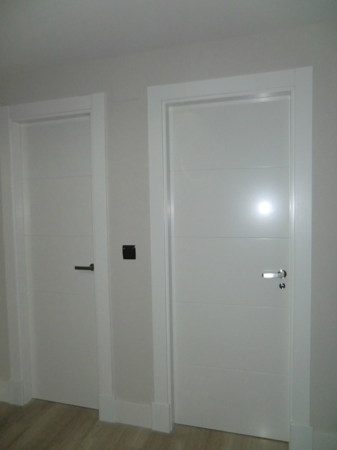 PUERTA LACADAS RANURADAS