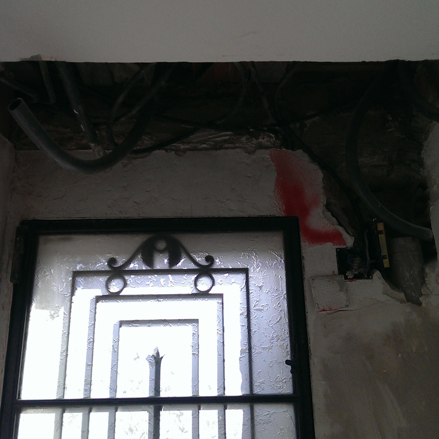 PUERTA PRINCIPAL A REFORMAR