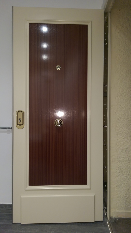 Puerta principal - acorazada