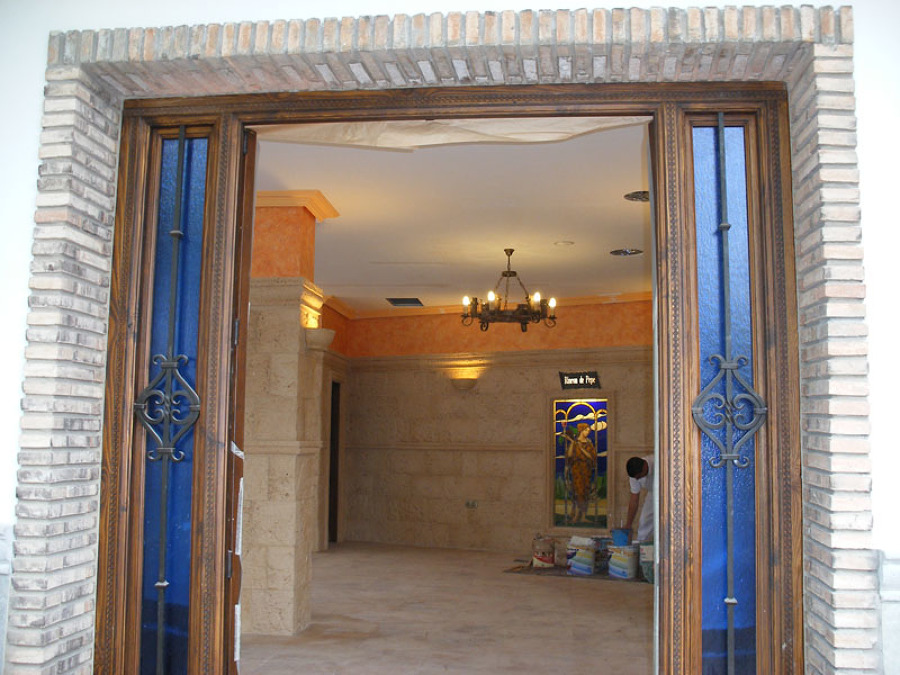 Puerta principal de la entrada al salon de eventos.