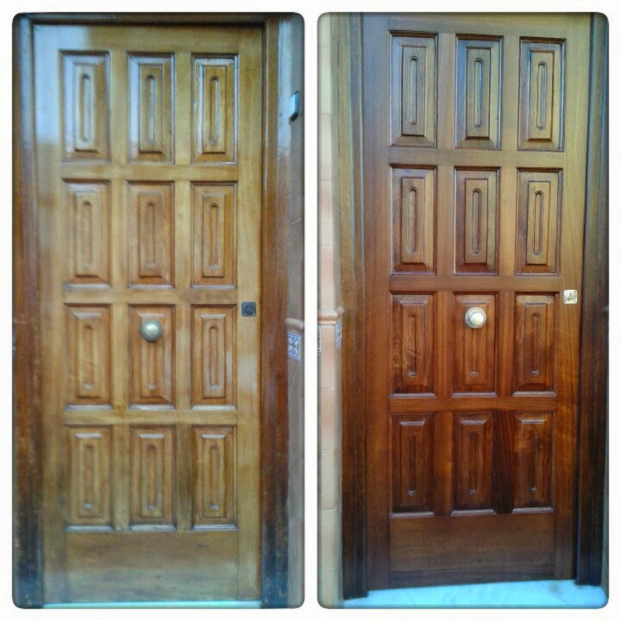 Puerta restaurada antes y después