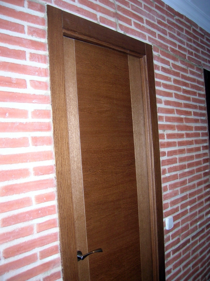 PUERTA ROBLE TEÑIDO MODELO CALA