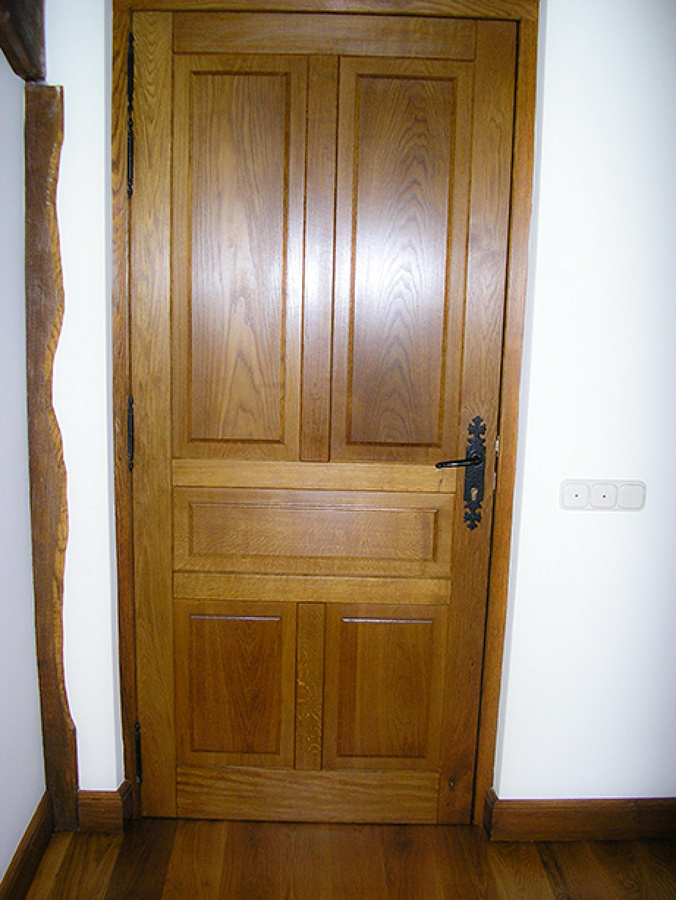 Puerta tratada con producto a poro abierto