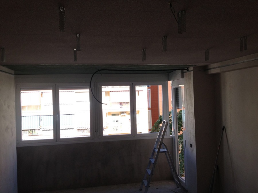 PUERTA VENTANAL Y OBRA