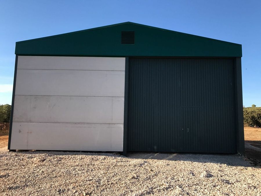 Puerta y acabado fachada