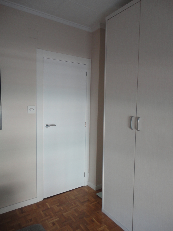 puerta y armario vestidor