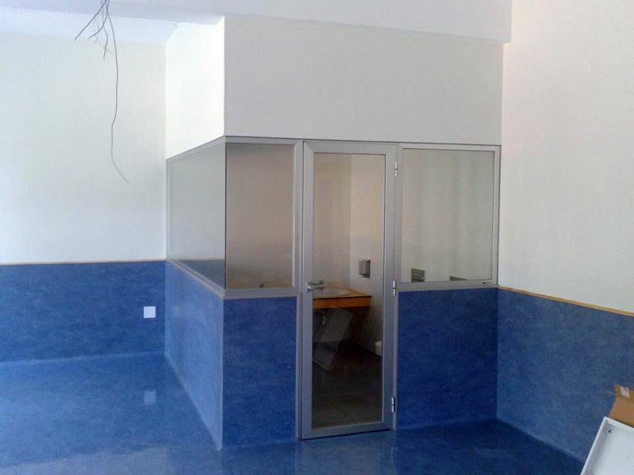 Puerta y fijos para cierre de baño