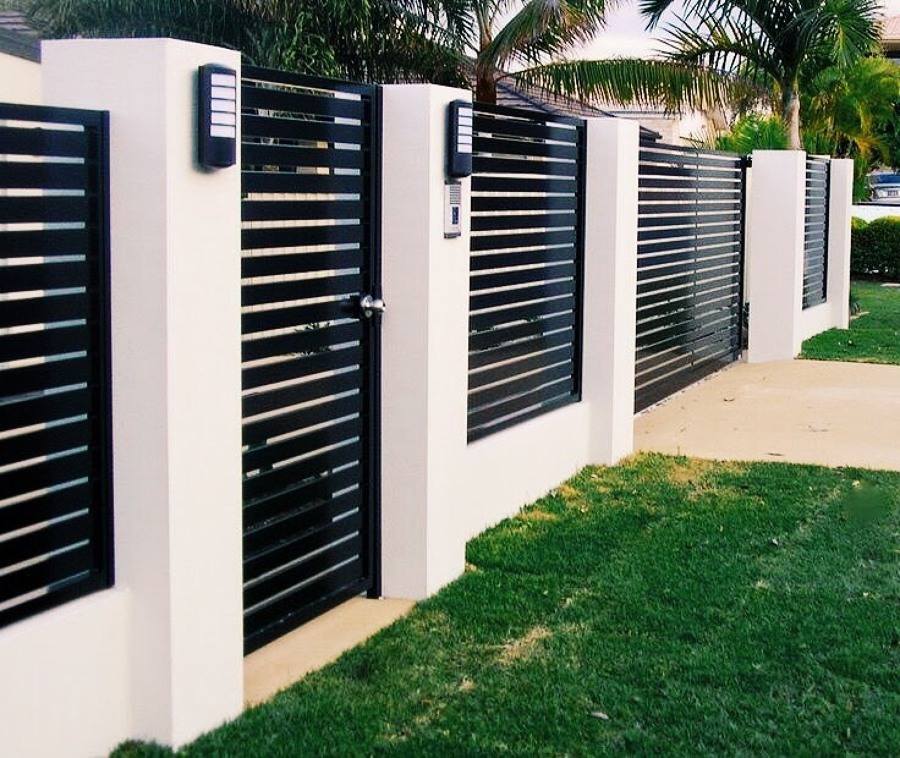 Puerta y rejas laminadas en acabado gris oxidon.