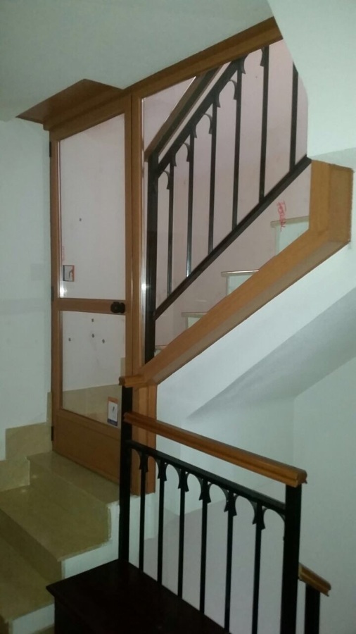 Puerta y ventana escalera