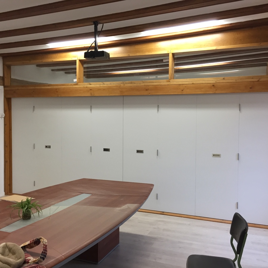 PUERTAS CERRADAS YA TERMINADA LA INSTALACIÓN.