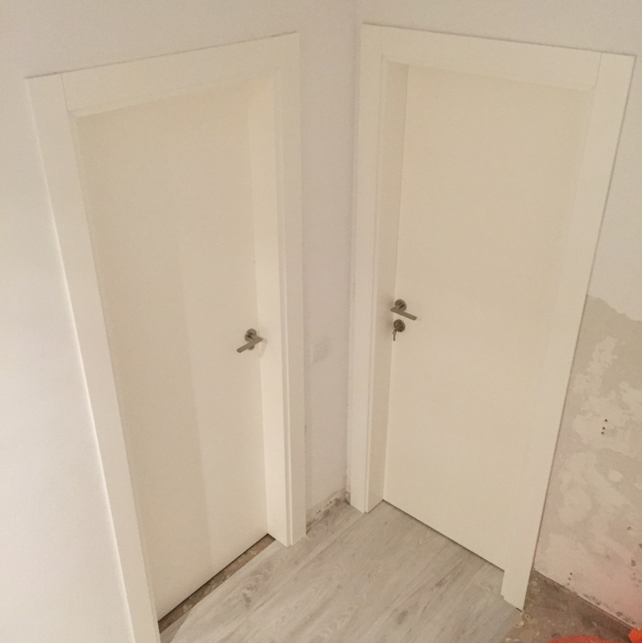 Puertas ciegas con 2 líneas horizontales