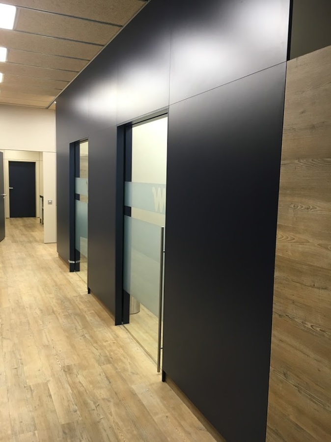 Puertas correderas integradas dentro de la pared