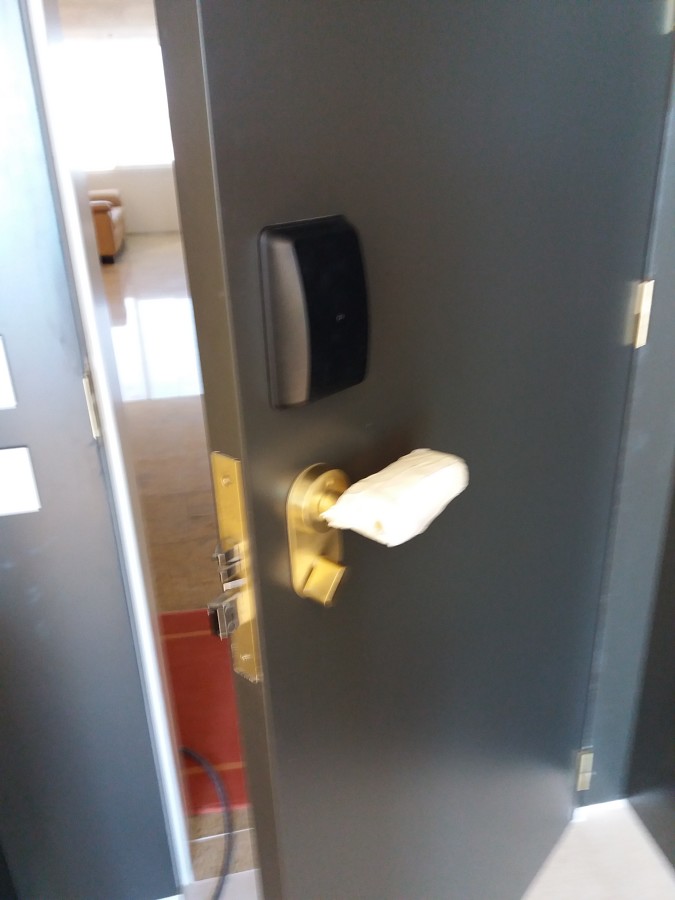 puertas de habitaciones con cierre de seguridad