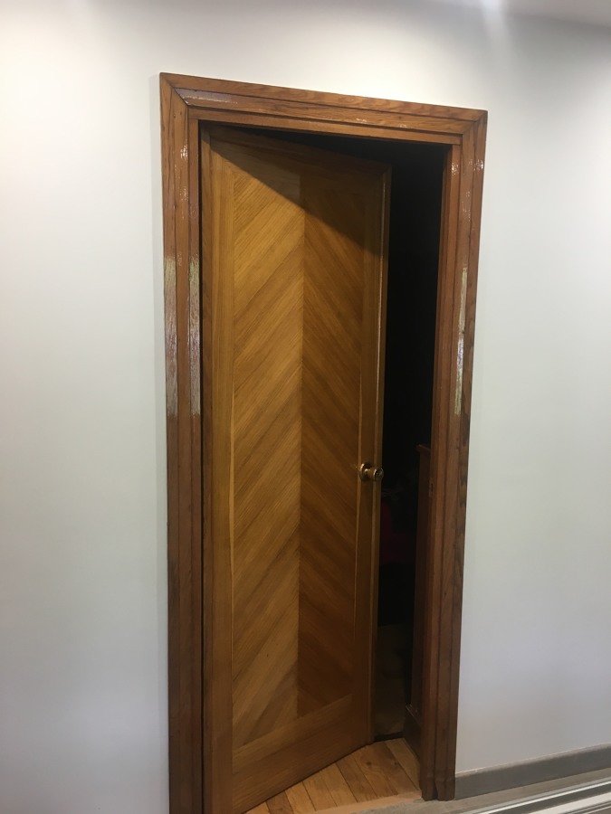 PUERTAS DE MAS DE 40 AÑOS LIJADAS Y BARNIZADAS