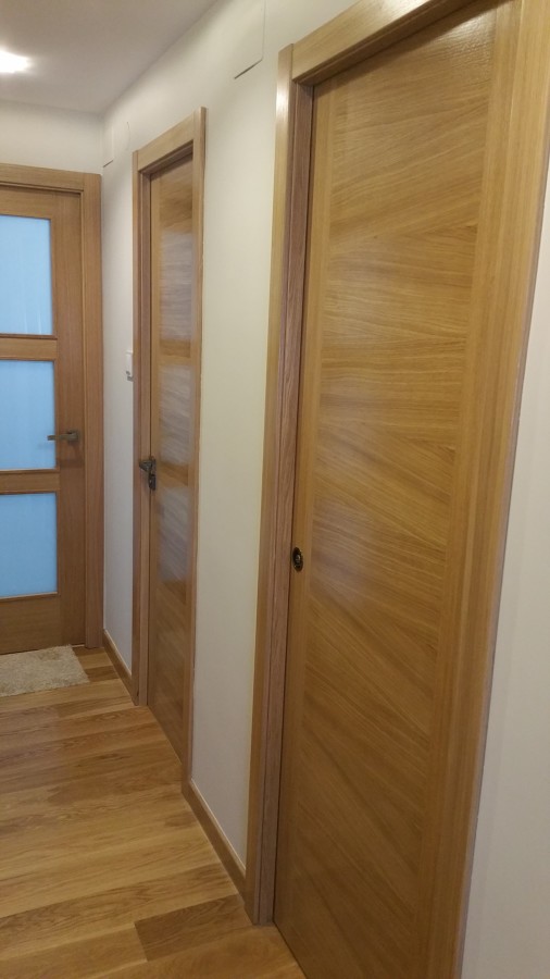Puertas de roble y tarima