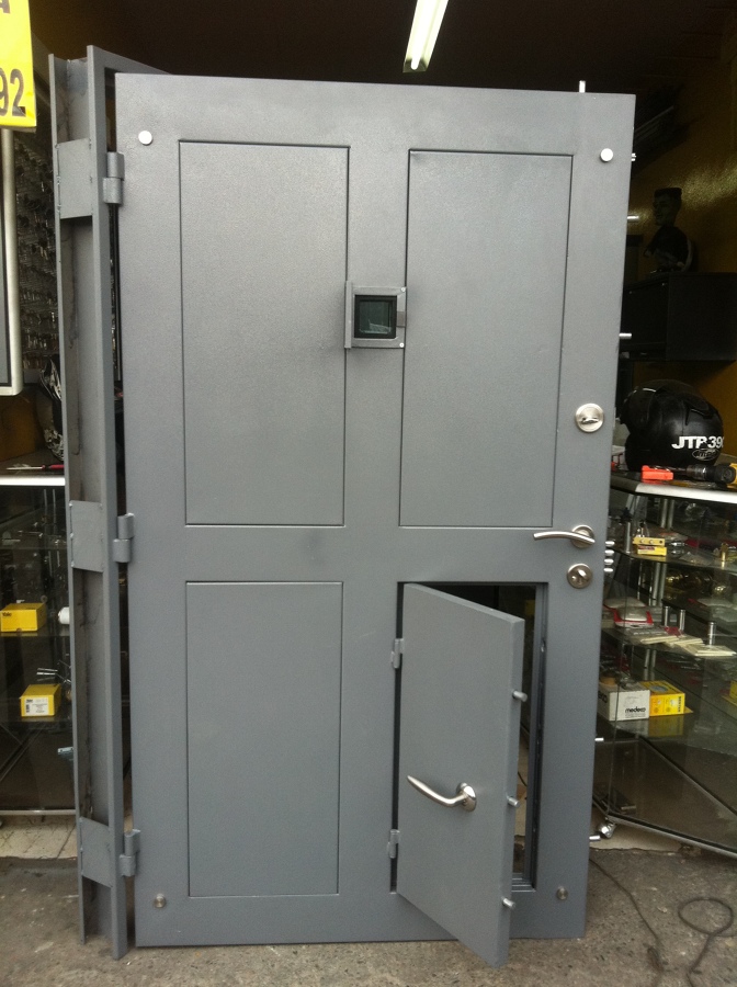 PUERTAS INDUSTRIALES DE ALTA SEGURIDAD