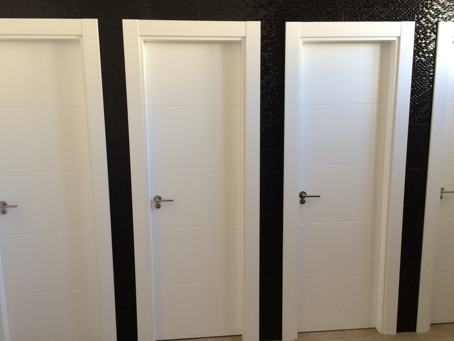 Puertas lacadas 4 rayas orizontales 