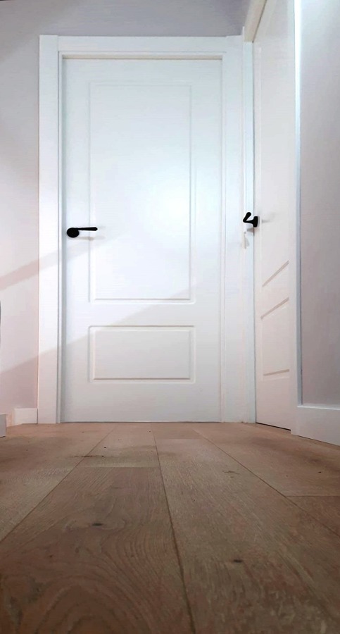 Puertas Lacadas con fresado Modelo 2R