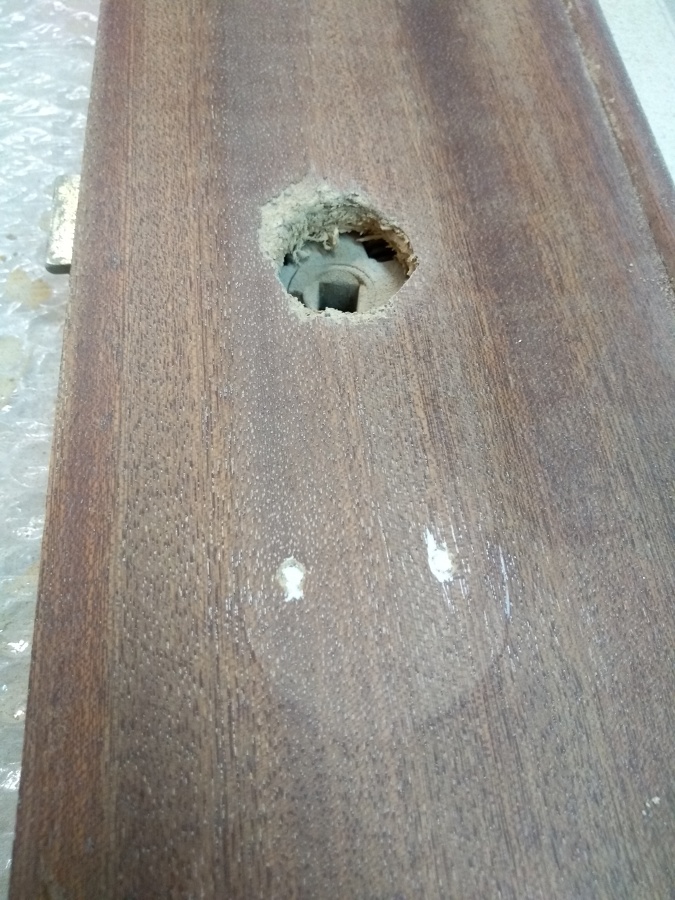 Puertas Sapelly muy porosas