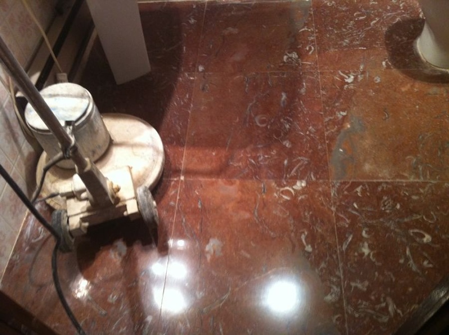 Pulido de suelo rojo alicante