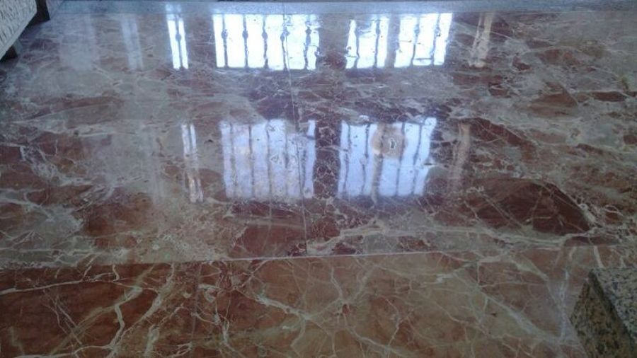 Pulido de suelo rojo alicante