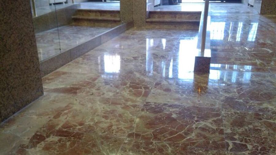 Pulido de suelo rojo alicante