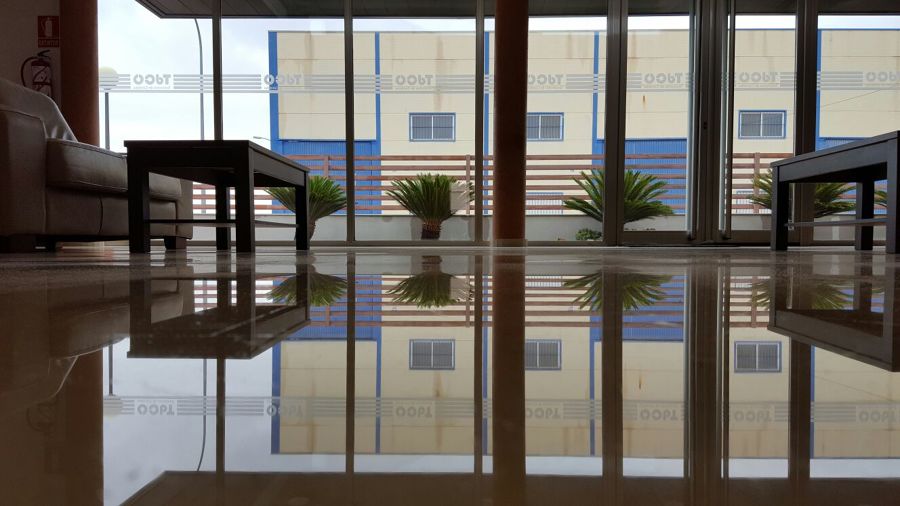 PULIDO Y CRISTALIZADO DE SOLERÍA DE MÁRMOL