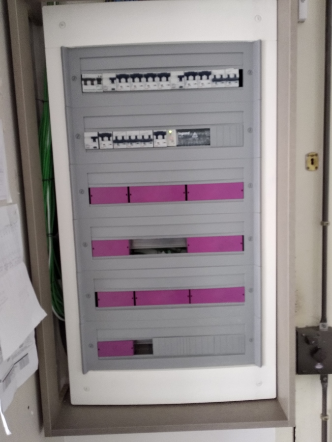 Quadre elèctric en fase d'execució