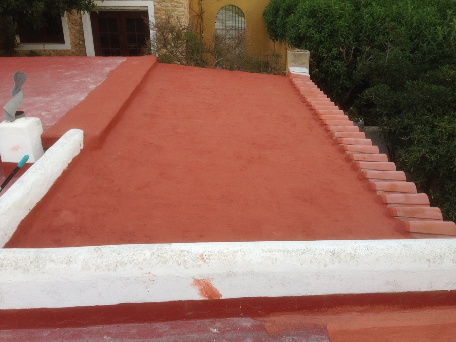 Quitadas las tejas para evitar peso y pintado de cloro caucho y malla