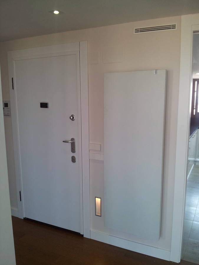 radiador decorativo y puerta acorazada