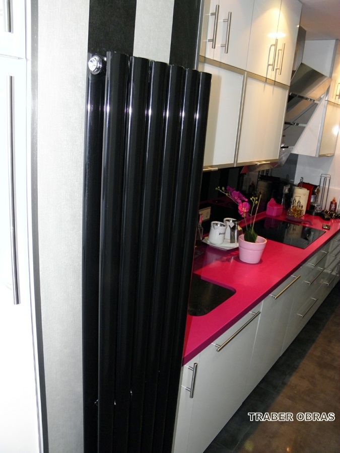 RADIADOR VERTICAL INSTALADO POR TRABER OBRAS SL.