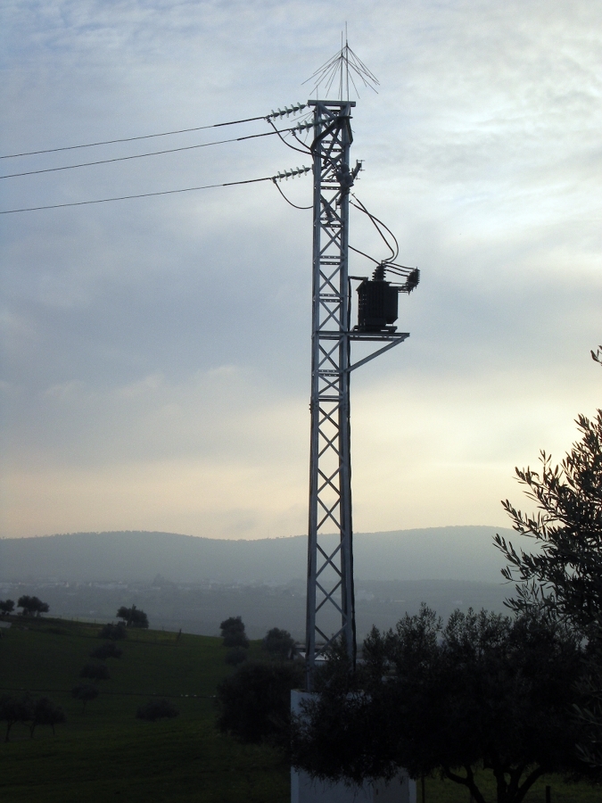 Ramal de media tensión en Los Santos de Maimona 2