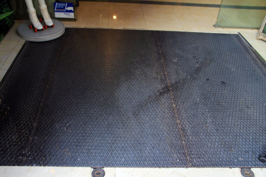 Rampa de acceso a tienda