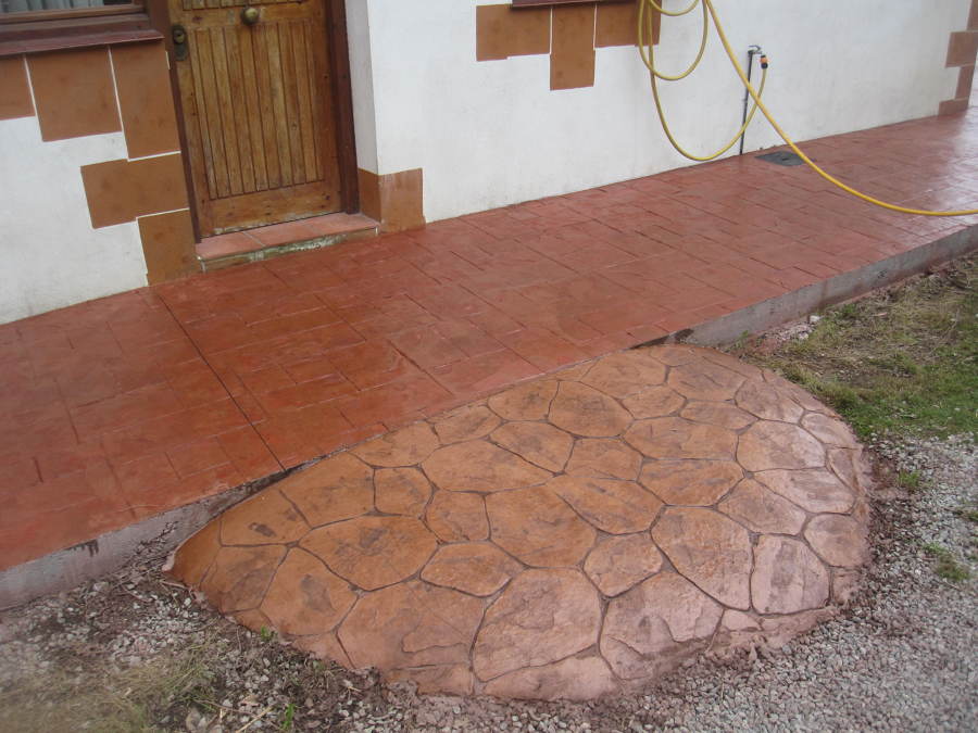 Rampa de acceso en puerta lateral a la vivienda.