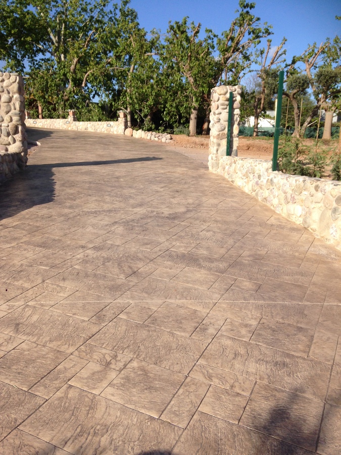 Rampa de hormigón impreso