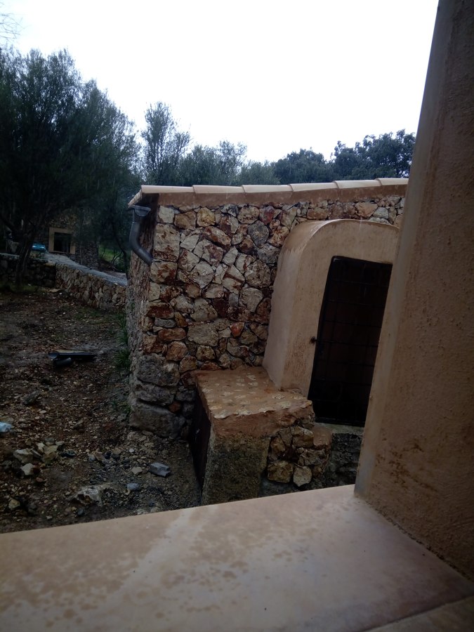 rde piedra y mortero en ojo de pozo