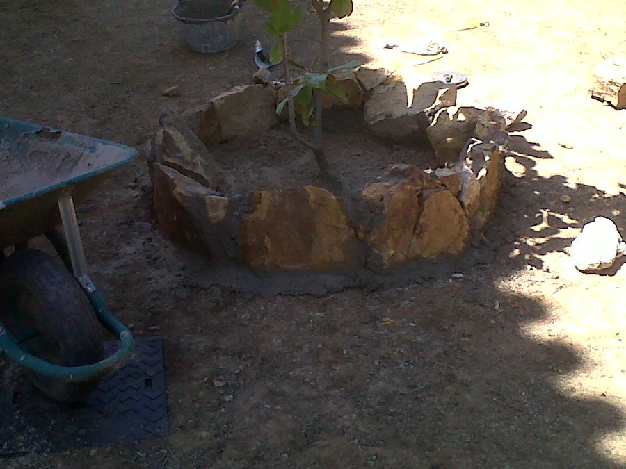 REALIZACION DE JARDINERA CON PIEDRA NATURAL