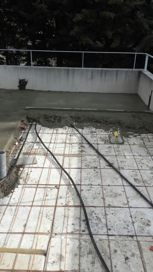 Realización de solera, añadiendo más enchufes al peto