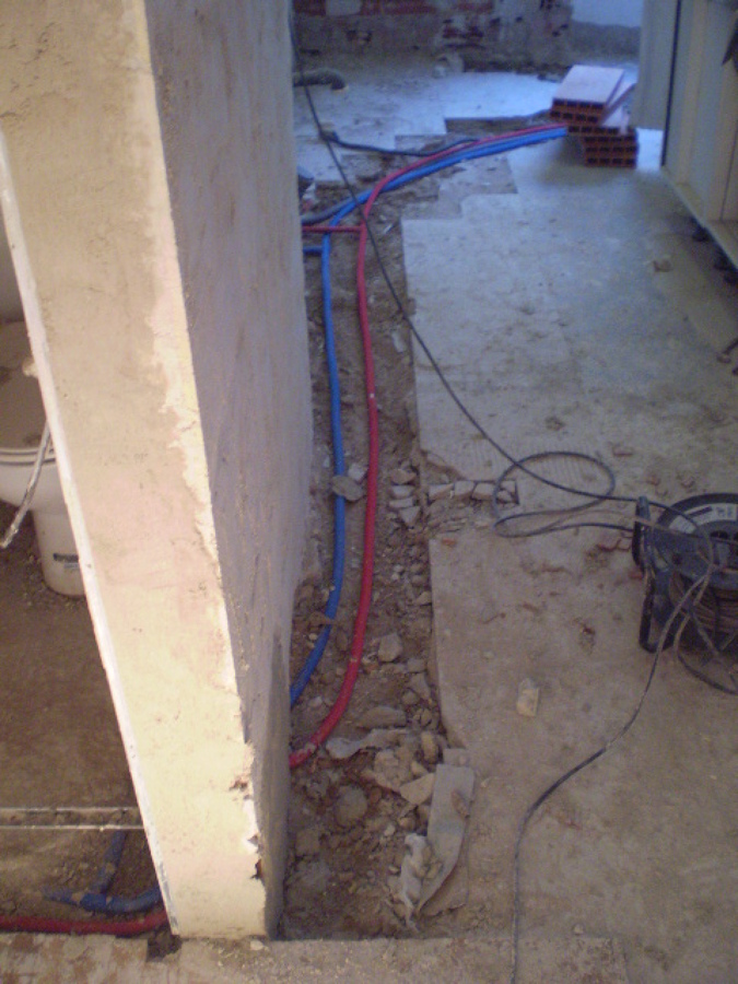 Realizando trabajo de fontaneria