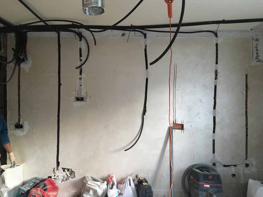 REALIZAR ROZAS PARA PASAR INSTALACIONES NUEVAS DE ELECTRICIDAD