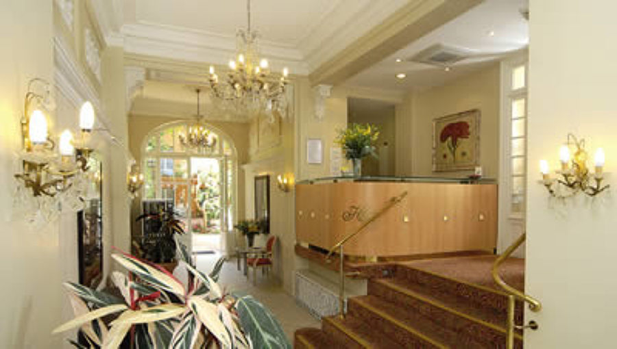 recepción hotel escelcior, Niza