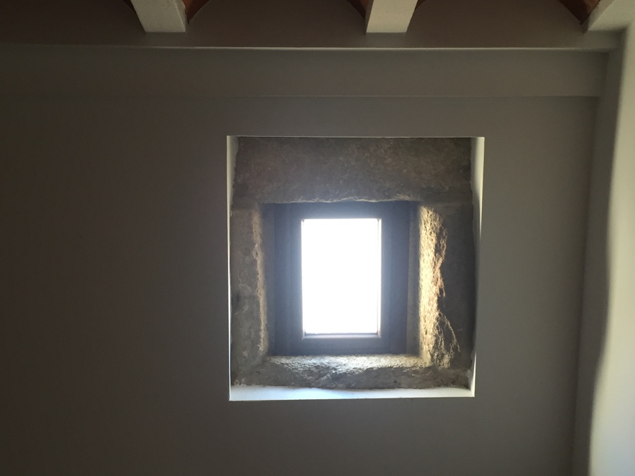 Recercado original de hueco ventana fachada