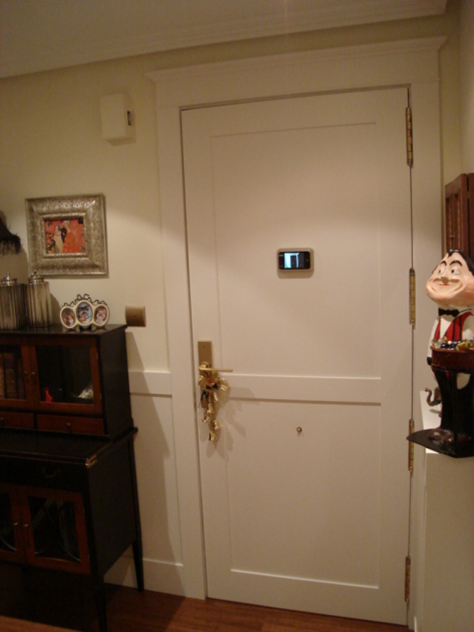 RECIBIDOR, FORRADO DE PUERTA PPAL.