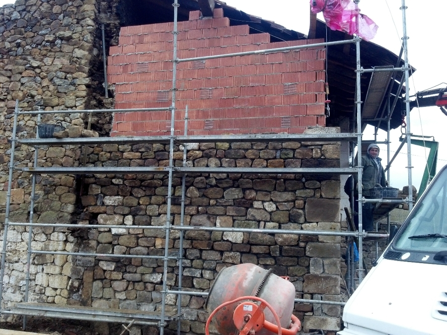 RECONSTRUCCION DE MUROS